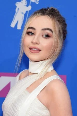 Sabrina Carpenter Body Measurements, Height, Weight, Birthday.